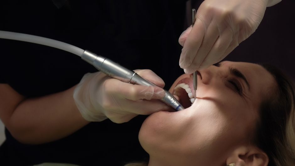 Dental cleaning new patient Arizona: front desk confirming appointment details
