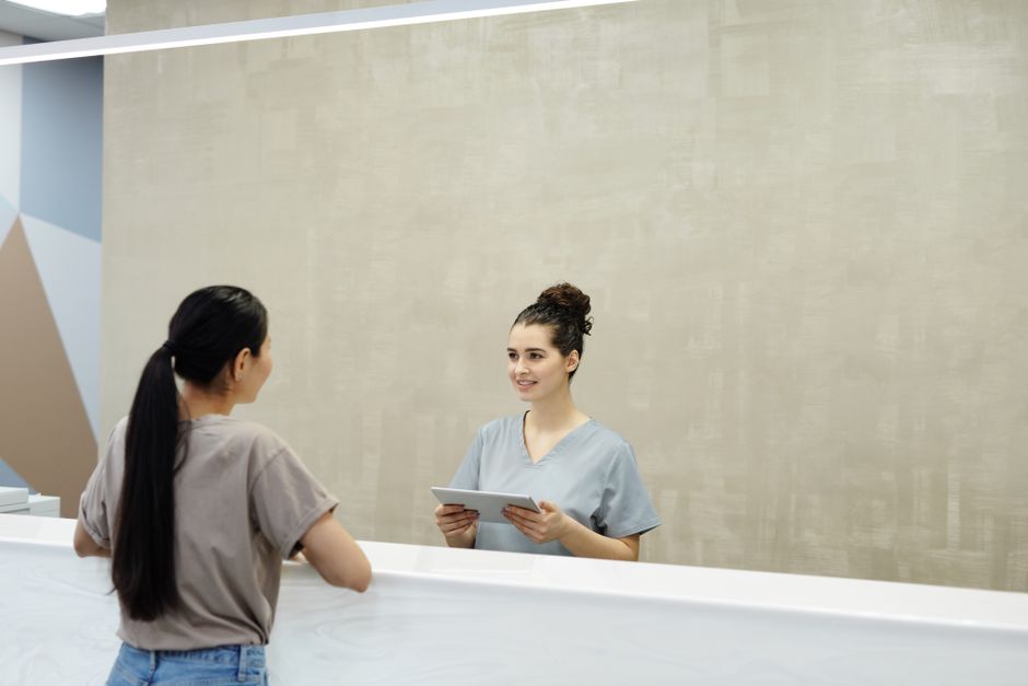 Finding a dentist in El Mirage AZ: patient booking a first dental appointment