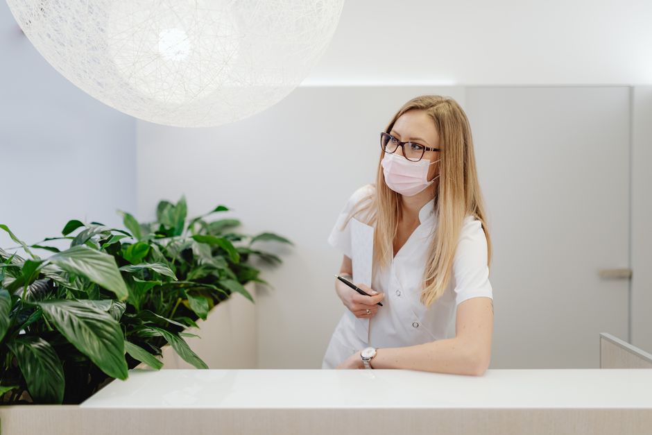 Finding a dentist in Flagstaff AZ: patient booking a first dental appointment