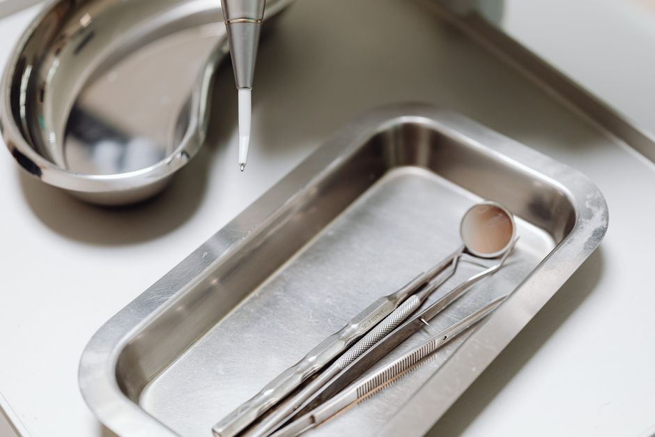 Finding a dentist in Mesa AZ: patient booking a first dental appointment