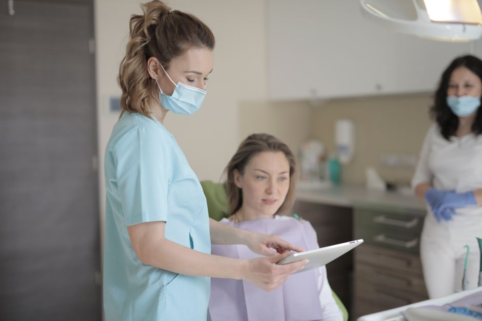 Finding a dentist in Sun City West AZ: patient booking a first dental appointment