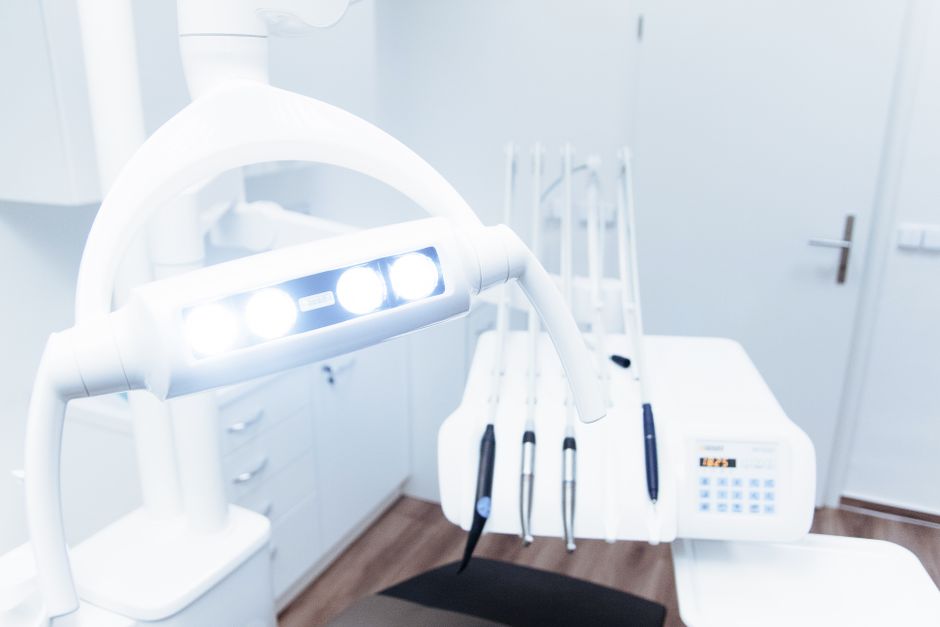 Finding a dentist in Scottsdale AZ: patient booking a first dental appointment